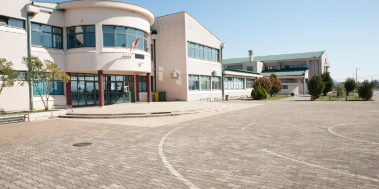 Nxënësit të qëndrojnë në shtëpi deri në fund të vitit shkollor