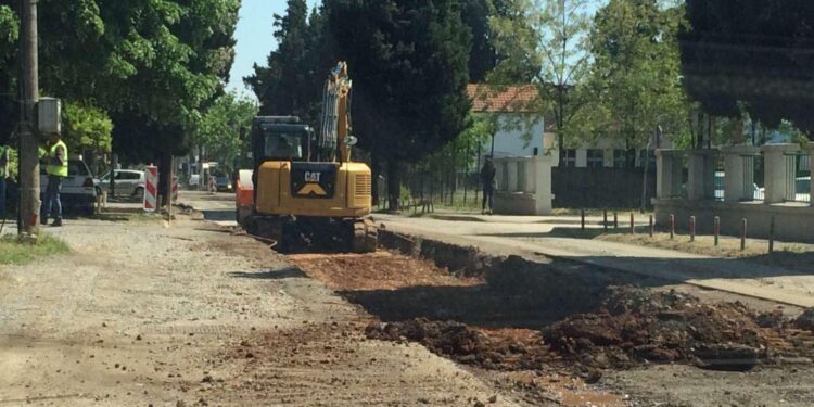 Filluan punimet në aksin rrugor Tuz-Zharnicë, paralajmërohen asfaltime edhe në fshatrat tjera të Malësisë