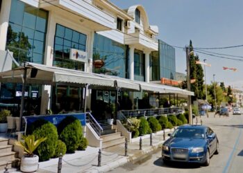 Nga e premtja, hapja e bar-kafeneve, restoranteve dhe plazhëve, heqen kufizimet e lëvizjeve