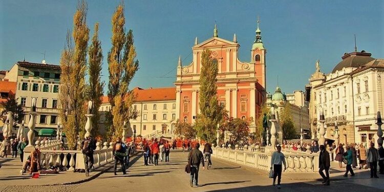 Sllovenia, shteti i parë europian që shpall fundin e pandemisë Covid-19