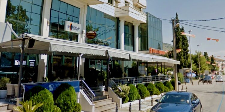 Zbuten masat kufizuese, punojnë shitoret dhe ndërmarrjet e vogla, taksitë, sallonët e kozmetikës…