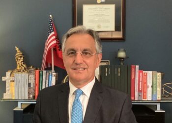 A ndikon moti i ngrohtë në koronavirus?