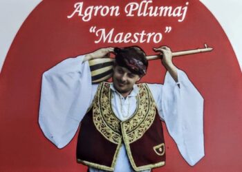Agron Pllumaj “Maestro” publikon CD vokalo-instrumentale dhe DVD edukuese!