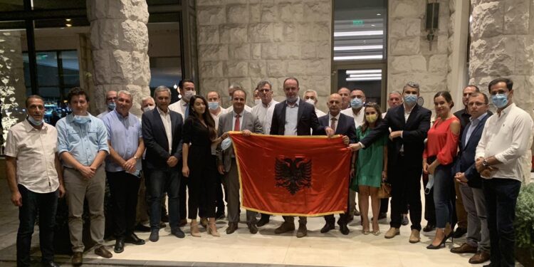 Lista shqiptare “Koha është tani”,  dorëzon listën