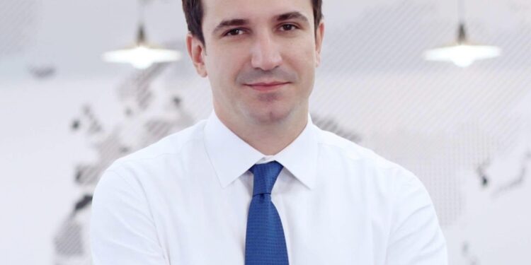 Kryebashkiaku i Tiranës Erion Veliaj fton votuesit shqiptar të votojnë Listën Shqiptare