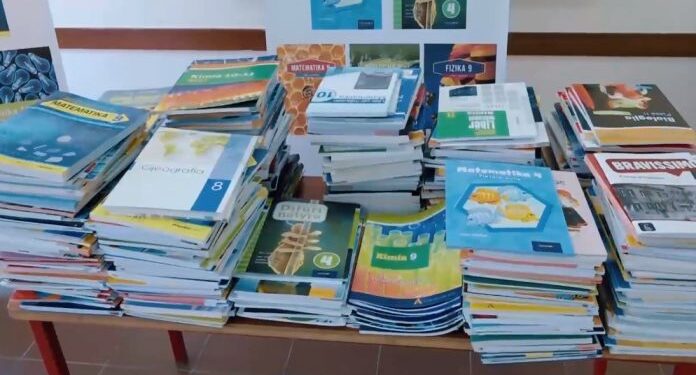 Komuna e Tuzit siguron libra falas për nxënësit e shkollave fillore nga klasa e parë deri në klasën e nëntë