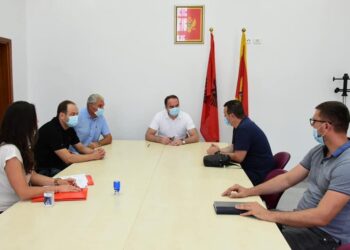 Nënshkruhen dy kontrata për infrastrukturën rrugore në Malësi