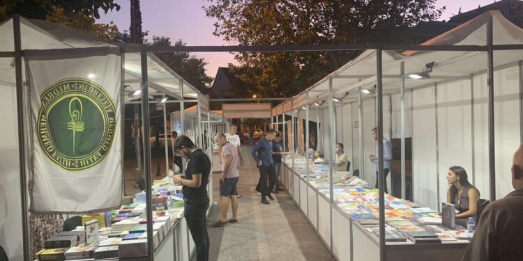 Tuz, hapet Panairi i Librit