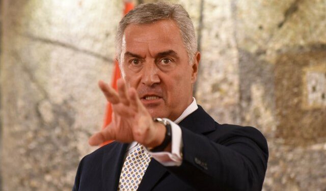 Pas tre dekadash në pushtet, sondazhet parashikojnë rrëzimin e Djukanovic-it