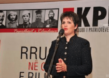 Shqiptarja shpallet person i padeshiruar në Mal të Zi për shkak të Flamurit