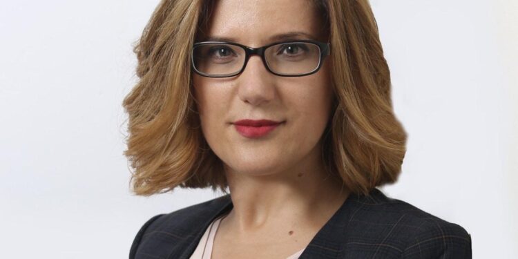 Doktorantja Arjeta Ferlushkaj pranohet në Shoqatën e Shkrimtarëve Shqiptaro-Amerikanë