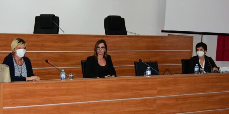 Në Tuz, mbahet ligjeratë me rastin e muajit të solidarizimit mbi kancerin e gjirit