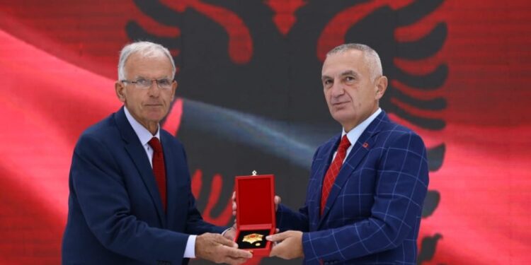 Presidenti Meta vlerëson figura të shquara atdhetare të Malësisë së Madhe