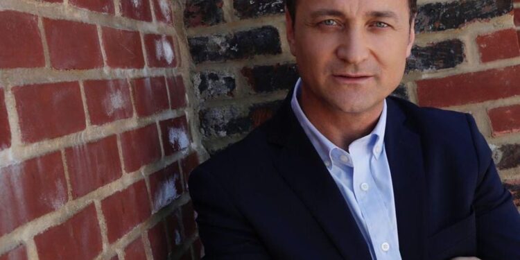 Malësori publikon këngën e re “Burr e Gru”