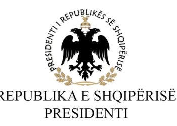 Shteti amë dekoron Smajl Martinin dhe Baca Kurtin me shokë