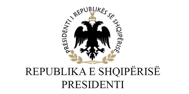 Shteti amë dekoron Smajl Martinin dhe Baca Kurtin me shokë