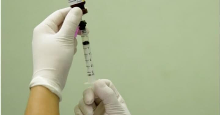 Vaksina kandidate për COVID-19 me efektivitet prej 90%