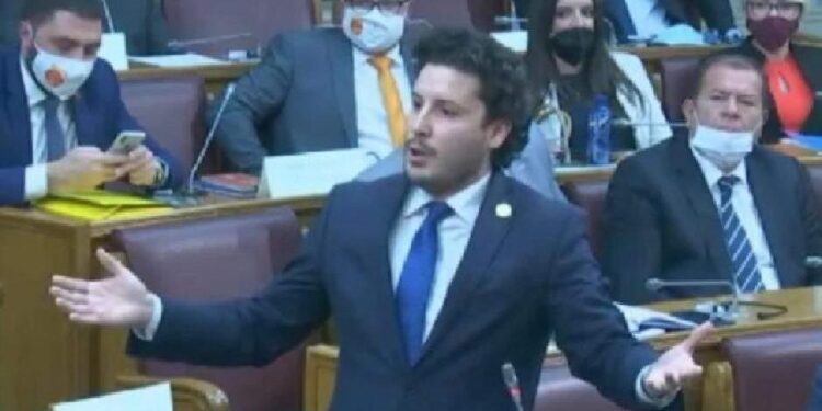 Abazoviq me fjalim të fuqishëm në parlament: Nuk jam as serb, as malazez – jam pjesëtar i komunitetit që e keni shtypur