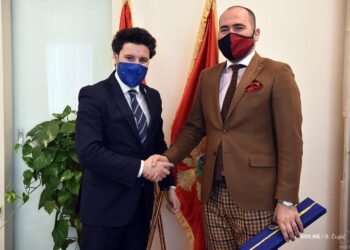 Ambasadori Kurtezi takohet me Zëvendeskryeministrin e MZ, Dritan Abazoviq