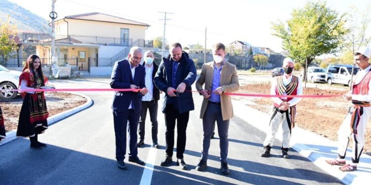 Inaugurohet rruga pranë xhamisë së Dinoshës