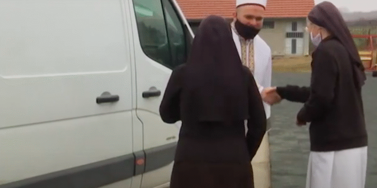 Imam e murgeshë bashkë për t’i ndihmuar të varfrit në Gjakovë