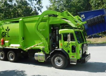 Kamion për mbeturina, donacion i Rochester Hills për Komunën e Tuzit