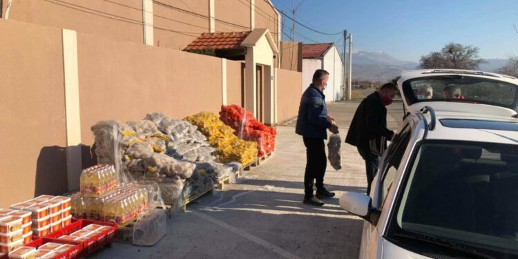 Donacion në vlerë prej 6 mijë euro, nga humanisti Mark Lulgjuraj për 50 familje në nevojë në Malësi