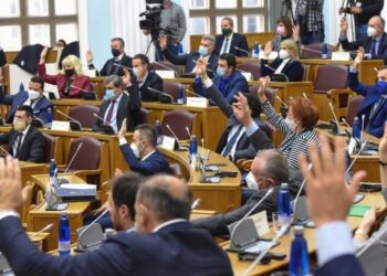 Parlamenti malazez voton sërish ligjet e kthyera nga Gjukanoviqi