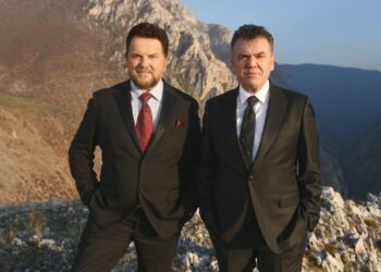 Reshat Arbana,Ilir Shaqiri dhe Nikollë Nikprelaj, sjellin këngën “LUMA PUSHKË LIRIE”