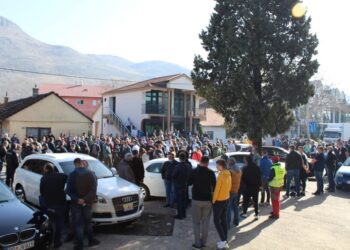 Edhe përkundër rezistencës, Qeveria nuk ndryshon masat – Padi penale kundër Gjeloshaj dhe Çunmulaj