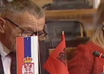 Fjalimi i parë shqip në parlamentin e Serbisë së pasluftës, Shaip Kamberi flet para deputetëve serb