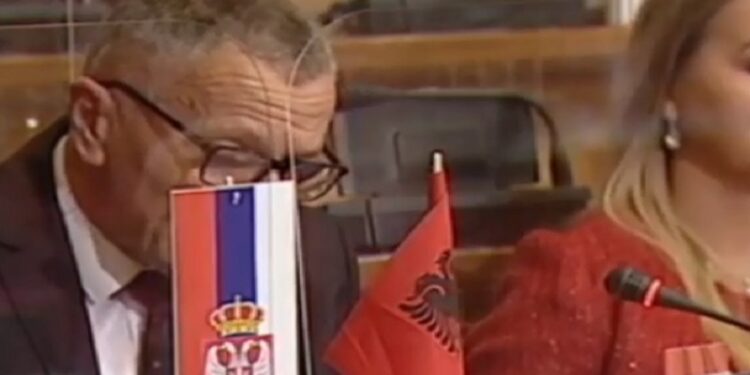 Fjalimi i parë shqip në parlamentin e Serbisë së pasluftës, Shaip Kamberi flet para deputetëve serb