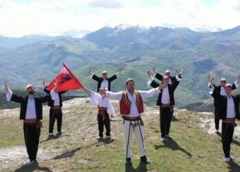 Nikollë Nikprelaj lanson këngën e re (video)