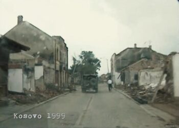 Regjisori malazias fiton çmim në New York me dokumentarin për refugjatët nga Kosova – Falënderohet nga ambasadori Hysa