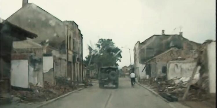 Regjisori malazias fiton çmim në New York me dokumentarin për refugjatët nga Kosova – Falënderohet nga ambasadori Hysa