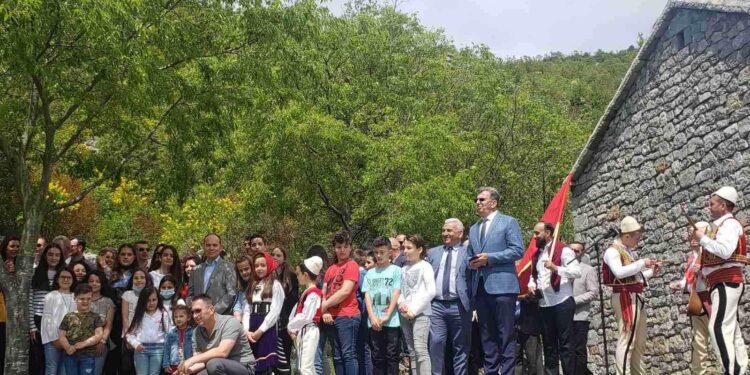 Ish Presidenti i Shqipërisë, Bujar Nishani vizitoi Shtëpinë Muze të Dedë Gjo Lulit