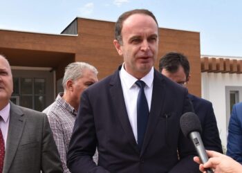 Gjeloshaj njofton ndërkombëtarët për diskriminimin e shqiptarëve nga Qeveria 