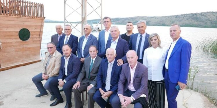 Presidenti i Shqipërisë z. Ilir Meta, takon liderët politik