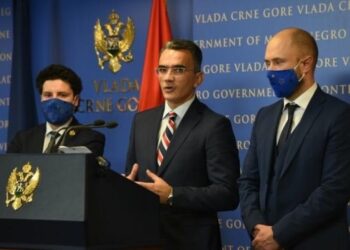 Shkarkohet ministri malazez që mohoi gjenocidin në Srebrenicë