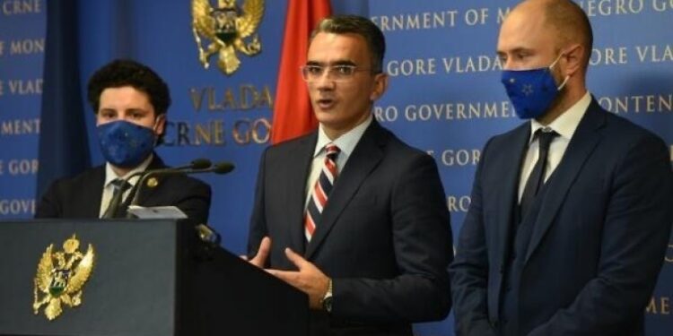 Shkarkohet ministri malazez që mohoi gjenocidin në Srebrenicë