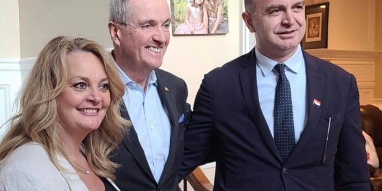 Gjeloshaj takohet me governatorin Philip Murphy