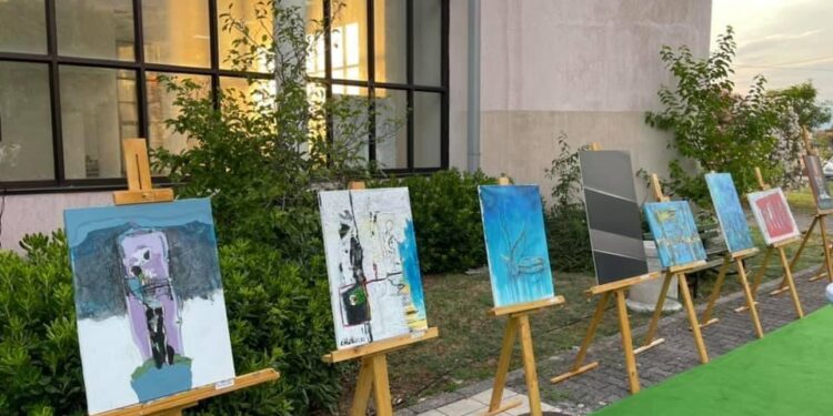 Hapet ekspozita e piktorëve pjesemarrës të Kolonisë artistike “Gjelosh Gjokaj”