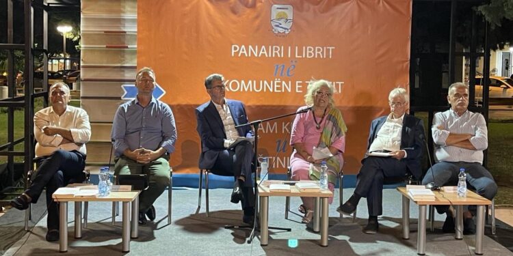 Hapet Panairi i librit, promovohen librat e profesorëve universitarë, Berishaj dhe Vukpalaj