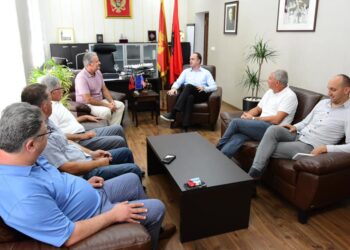 Gjeloshaj me bashkëpunëtorët e tij, pritën në takim anëtarët e shoqatave të Malësisë nga SHBA-të