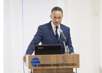 Martin M. Bojaj mbron gradën shkencore Doktor i Shkencave (PhD) në Makroekonomi