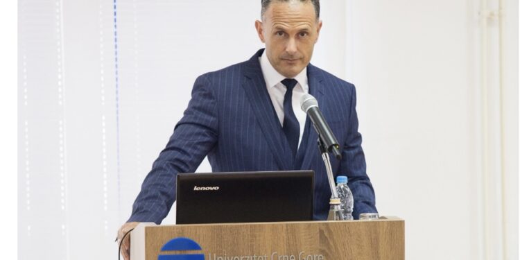 Martin M. Bojaj mbron gradën shkencore Doktor i Shkencave (PhD) në Makroekonomi