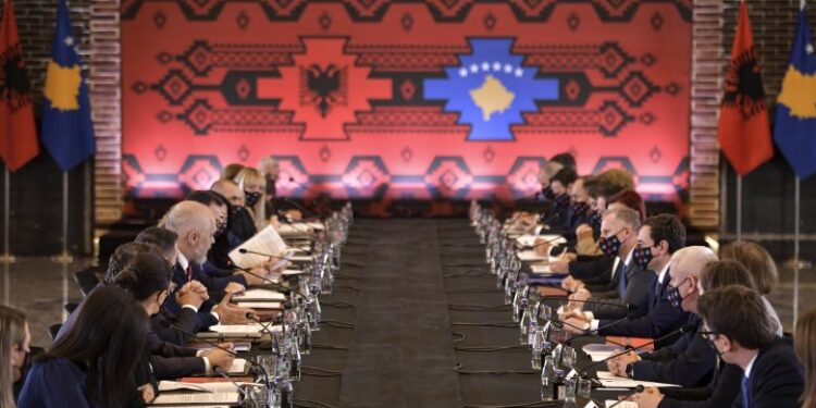 Mbledhja e qeverive Kosovë-Shqipëri – këto janë 13 marrëveshjet e nënshkruara