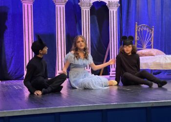 Në Tuz, mbahet shfaqja për fëmijë “Hirushja”