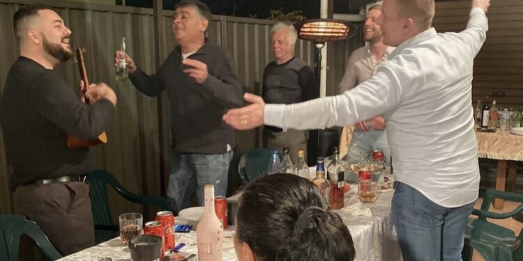 Trieshjanët në Australi, të lidhur me vendlindjen edhe pse i ndanë largësia