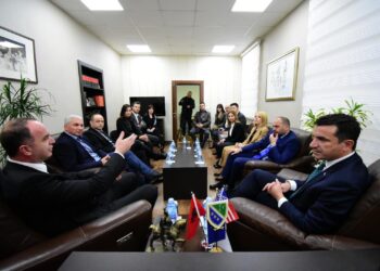 Kryebashkiaku i Tiranës, Erion Veliaj, vizitoi komunën e Tuzit